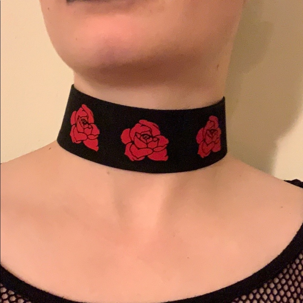 Gothic roses choker